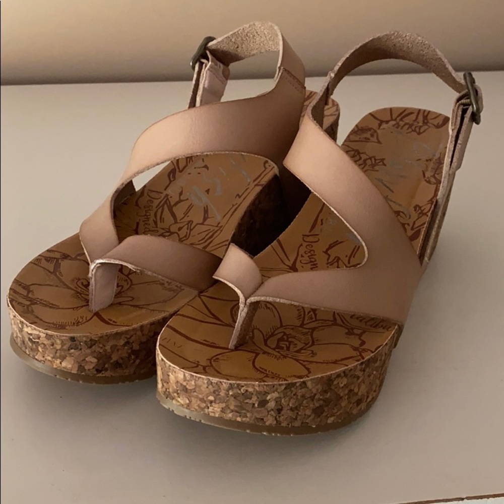 Blowfish wedged Sandal